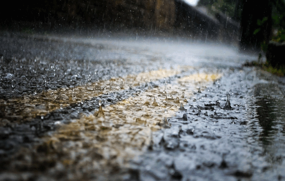 PLJUSAK ZAHVATIO NIŠ, NEVREME U SRBIJI: Kiša lije kao iz kabla